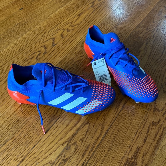 NWT Predator Mutator 20.1 L FG - Men’s size 7